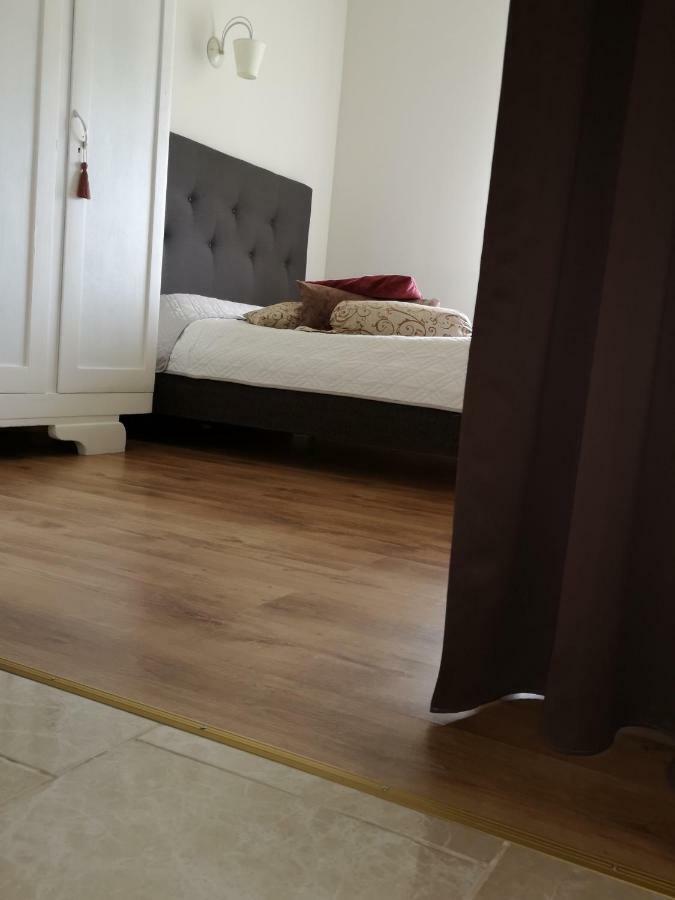 Jaukus Butas Siauliu Miesto Centre Apartment โชเล ภายนอก รูปภาพ